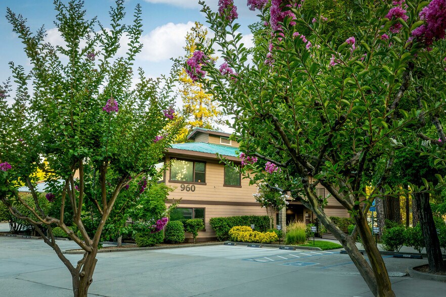 More Photos Of 944 McCourtney Rd, Grass Valley Unknown For Lease