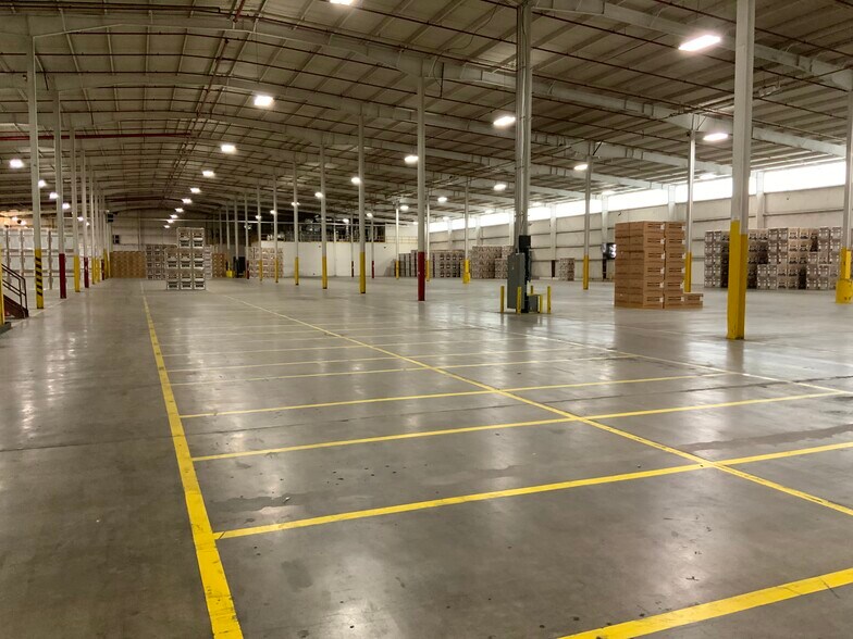 More Photos Of 470 4th St SE, Cleveland Warehouse For Lease