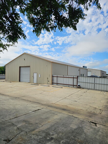 More Photos Of 1503 W Stan Schlueter Loop, Killeen Industrial For Lease