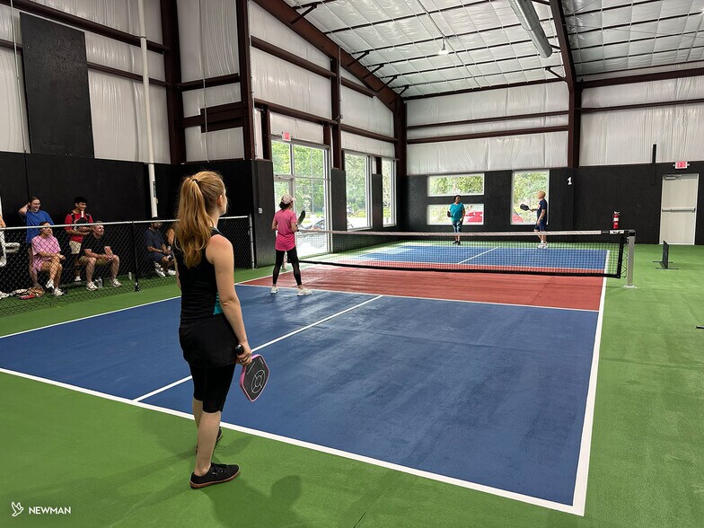 More Photos Of 1617 N Loop 336 E, Conroe Warehouse For Sale