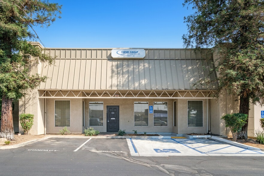 More Photos Of 1486 Tollhouse Rd, Clovis Service For Lease