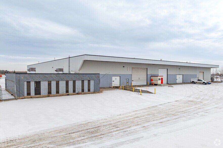More Photos Of 16011 128 Av NW, Edmonton Warehouse For Lease