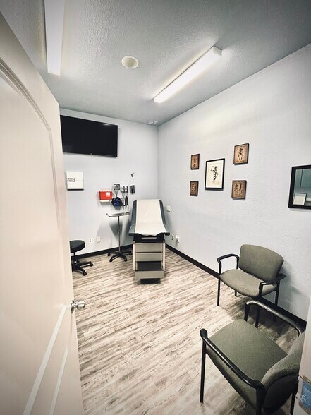 More Photos Of 200 W J Boaz Rd, Saginaw Drugstore For Lease