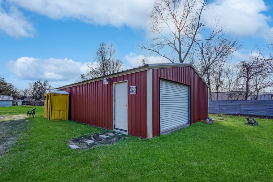 More Photos Of 2206 Hartwick Rd, Houston Contractor Storage Yard For Sale