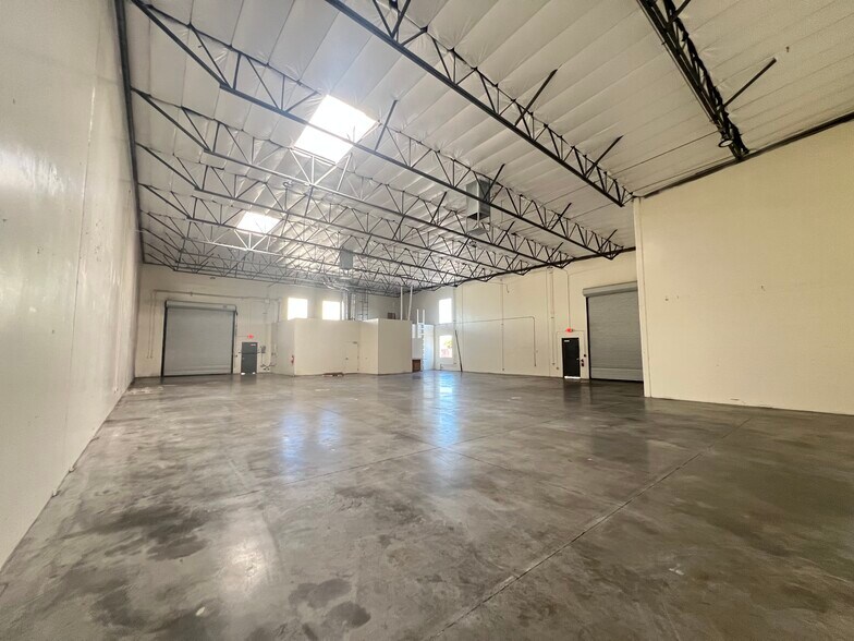 More Photos Of 4322 E Alexander Rd, Las Vegas Distribution For Lease