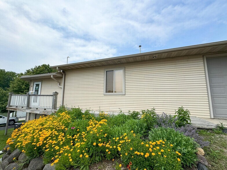 Primary Photo Of W1734 North St, Green Lake Office For Sale