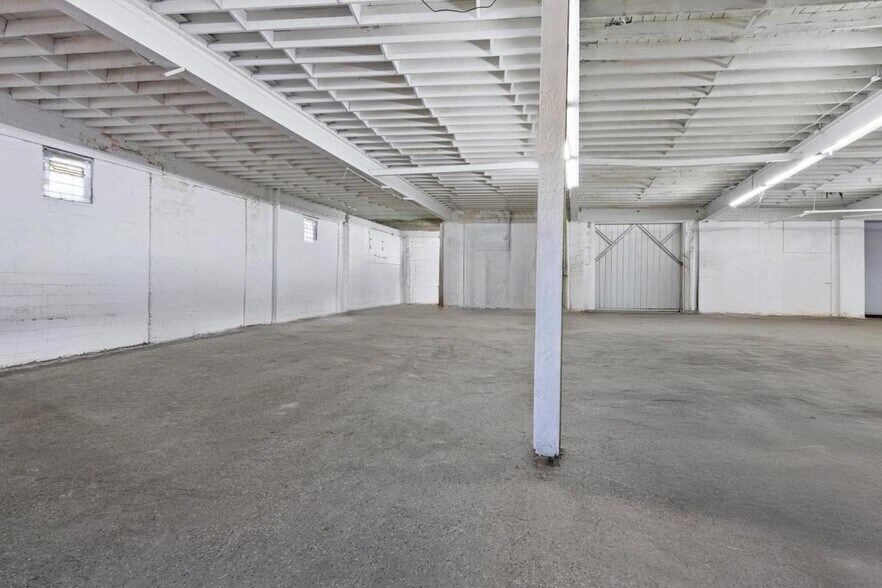 More Photos Of 223 Fearing Blvd, Toledo Freestanding For Sale