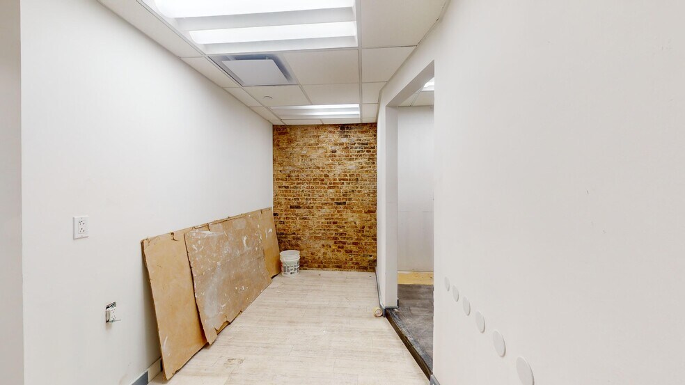 More Photos Of 20 Warren St, New York Medical For Lease