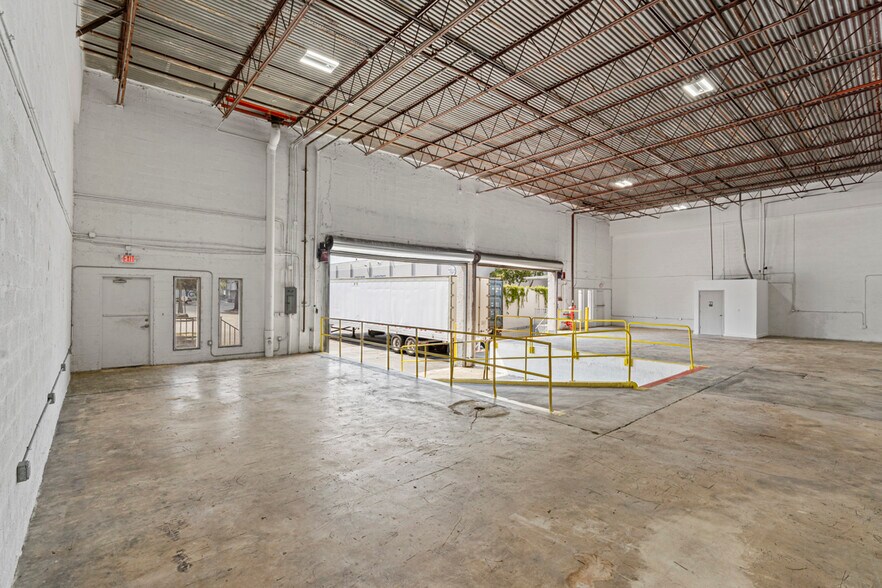 More Photos Of 7950-7966 NW 14th St, Miami Unknown For Lease