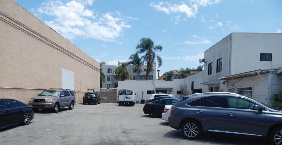 More Photos Of 1345-1347 Redondo Ave, Long Beach Storefront Retail Office For Lease