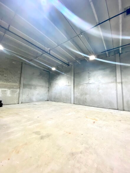 More Photos Of 6992-6994 NW 82nd Ave, Miami Warehouse For Lease