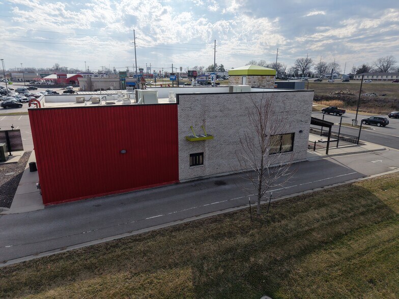 More Photos Of 335 E Russell Ave, Warrensburg Fast Food For Sale