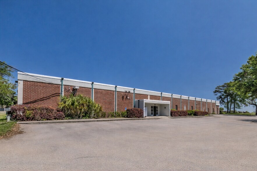 More Photos Of 40 Shanklin Rd, Beaufort Warehouse For Sale