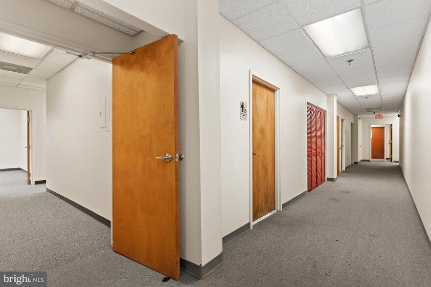 More Photos Of 100 W Franklin St, Hagerstown Office Residential For Lease