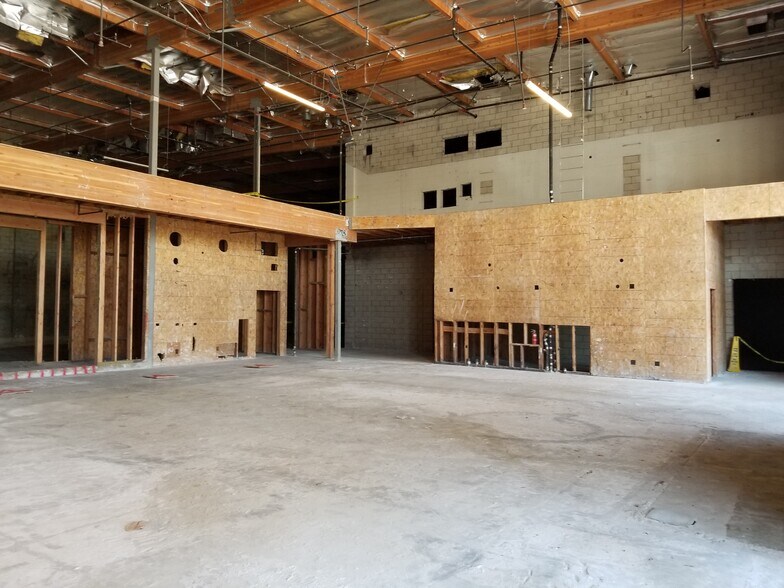 More Photos Of 641 Camino de los Mares, San Clemente Storefront For Lease