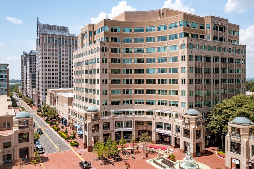 More Photos Of 11921 Freedom Dr, Reston Coworking Space