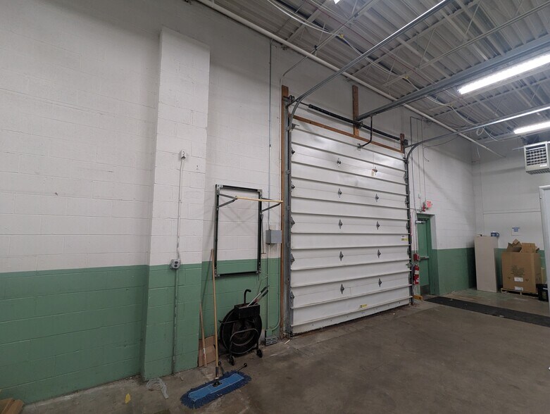 More Photos Of 6262 Cochran Rd, Solon Flex For Sale