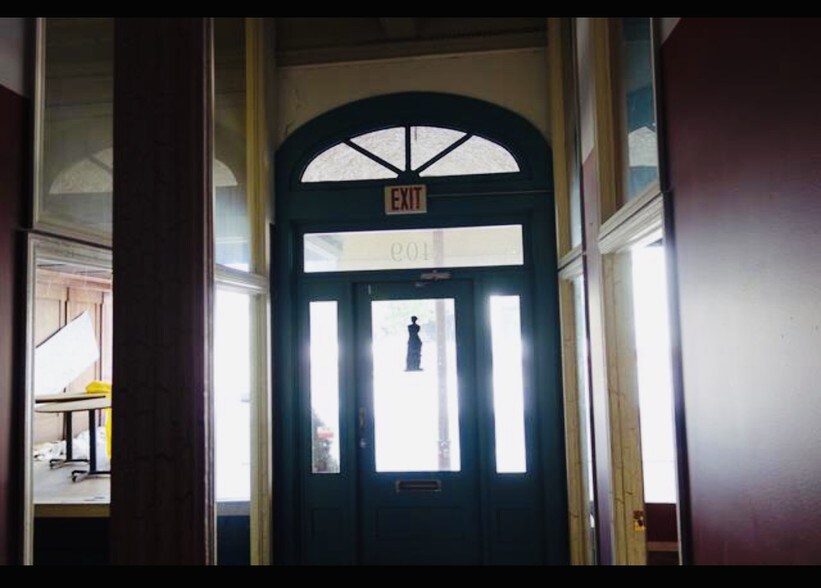 More Photos Of 405-409 S Main St, Joplin Apartments For Lease