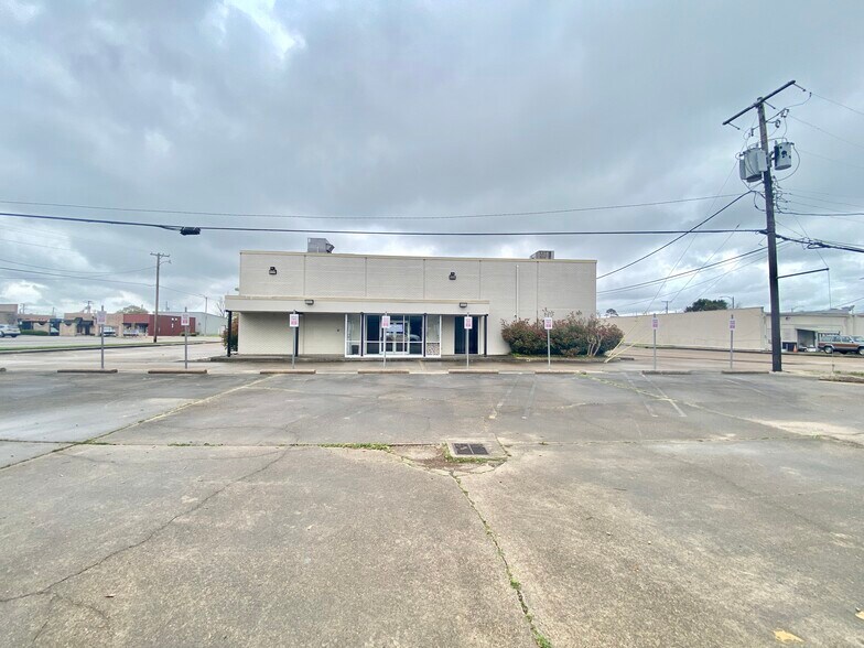 More Photos Of 1308 Boston Ave, Nederland Bank For Sale