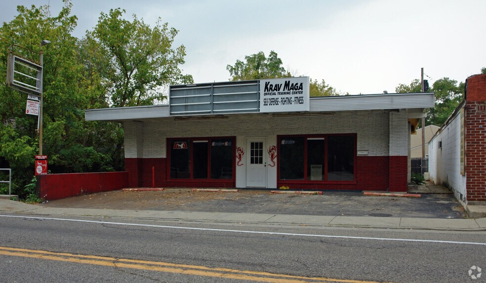 More Photos Of 205 S Main St, Bethel Freestanding For Sale