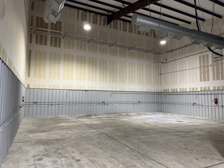 More Photos Of 27359 W Hardy Rd, Spring Warehouse For Lease