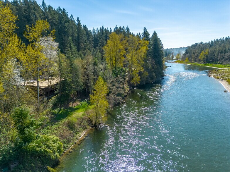 More Photos Of 1325 E Columbia River Hwy, Troutdale Restaurant For Sale