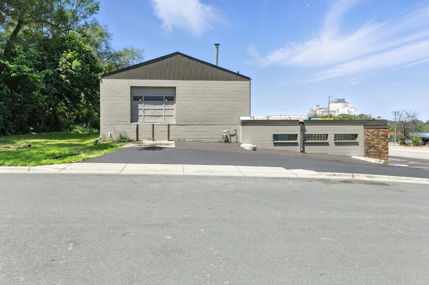 More Photos Of 2324 Vermillion St, Hastings Freestanding For Sale