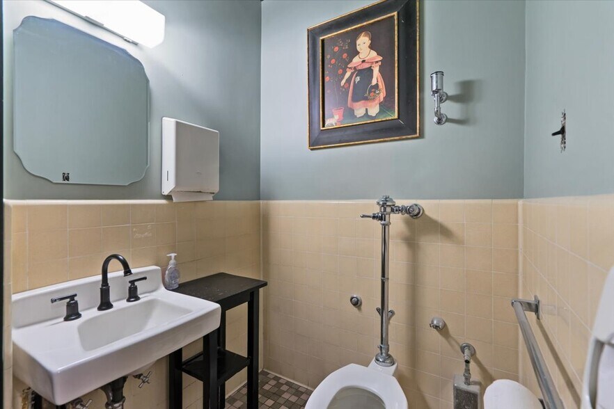 More Photos Of 99 Satherfield Rd, Silverton Hospitality For Sale