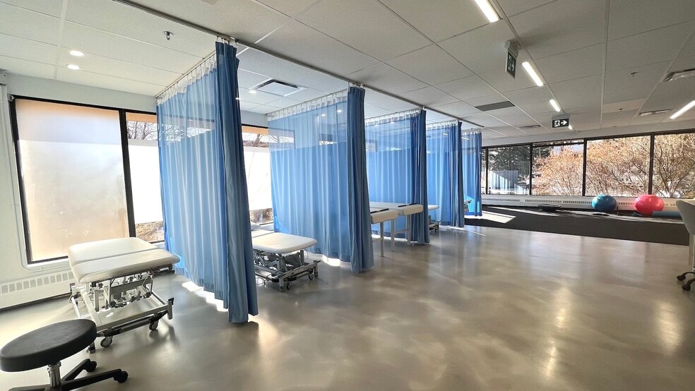 More Photos Of 290 Midpark Way SE, Calgary Medical For Lease