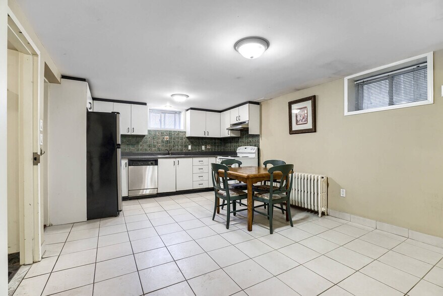 More Photos Of 4 Oriole Gdns, Toronto Apartments For Sale