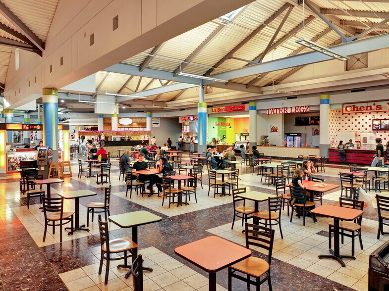 More Photos Of 2922-2930 Watson Blvd, Centerville Storefront For Lease