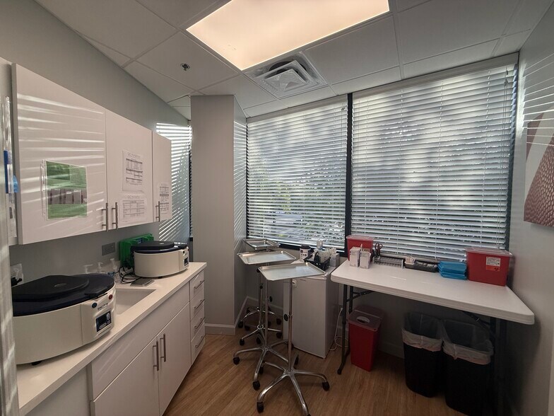 More Photos Of 9970 S Central Park Blvd, Boca Raton Medical For Lease
