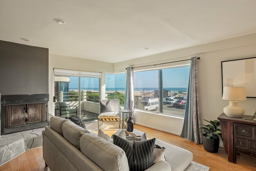 More Photos Of 3111 Ocean Front Walk, Marina Del Rey Apartments For Sale