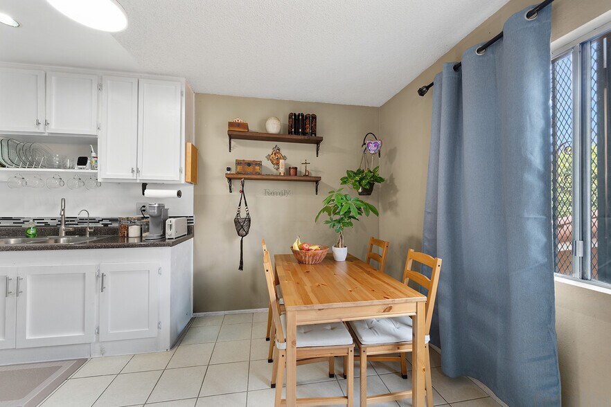 More Photos Of 2516 Elsinore St, Los Angeles Multifamily For Sale