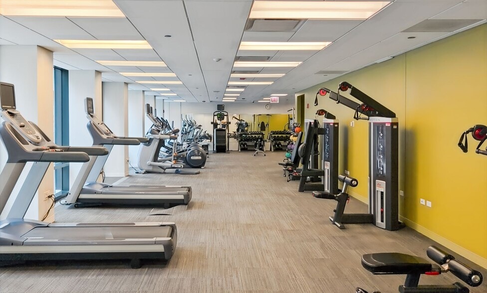 More Photos Of 10 S Riverside Plz, Chicago Office For Lease