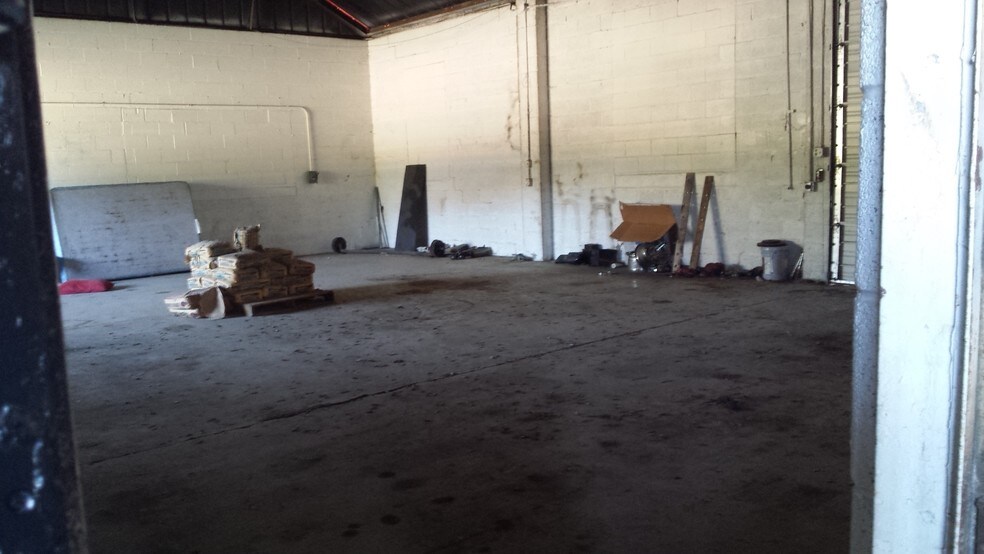 More Photos Of 2507 W 7th St, Texarkana Truck Terminal For Sale