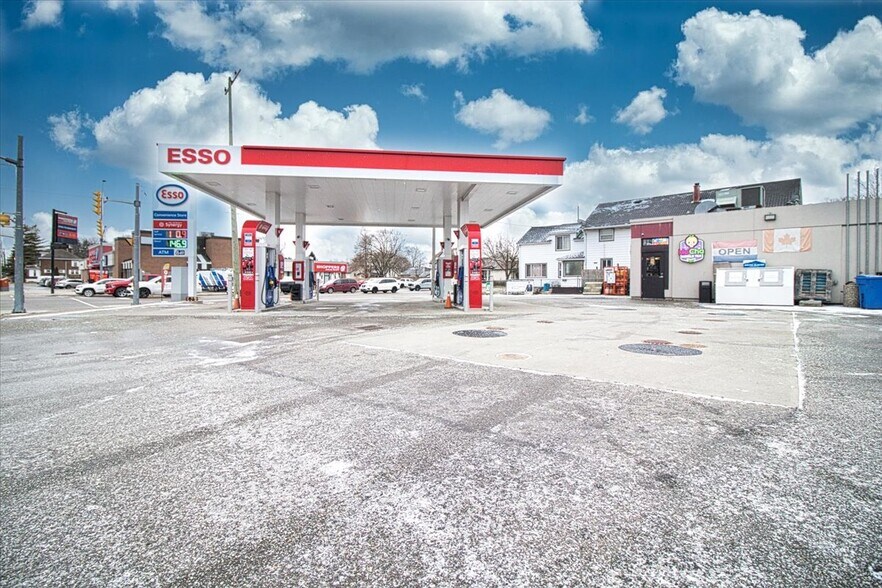 More Photos Of 410 Queen St, Chatham Service Station For Sale