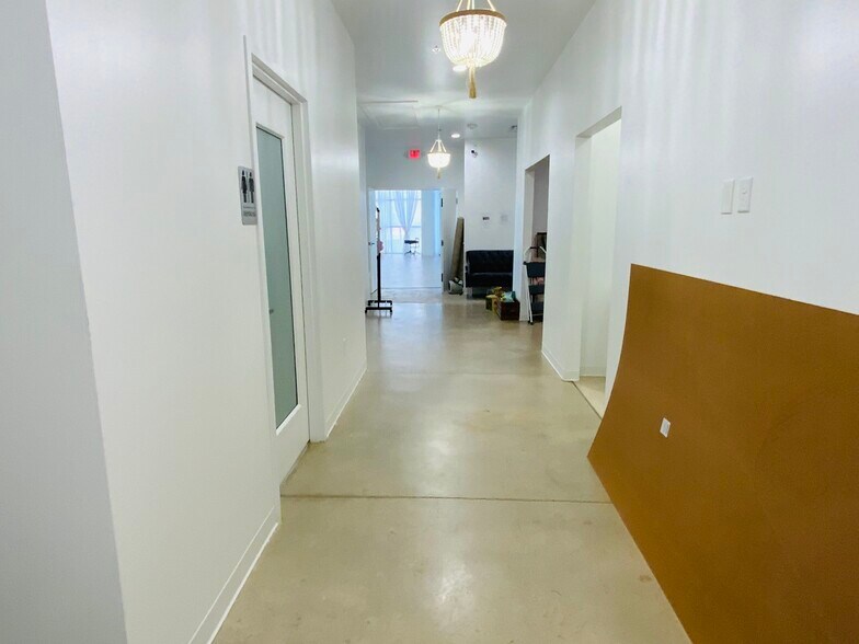 More Photos Of 400 S Oak St, Roanoke Apartments For Lease
