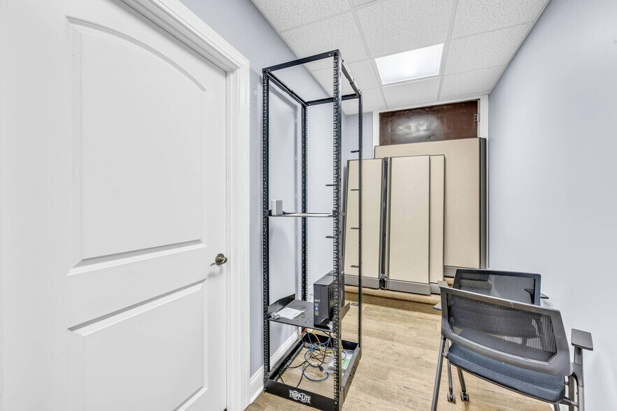 More Photos Of 24 Hartwell St, Royston Office For Sale