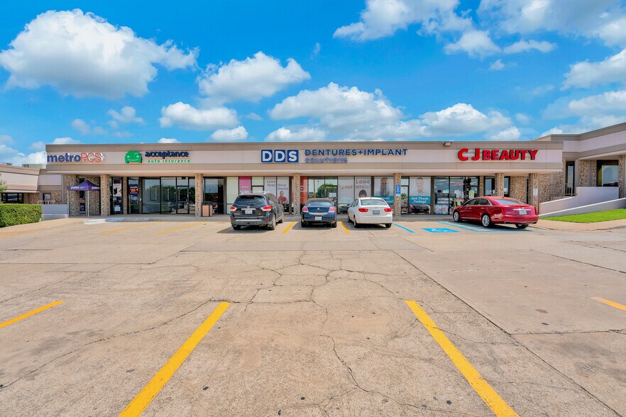 More Photos Of 2317-2321 W University Dr, Denton Unknown For Lease