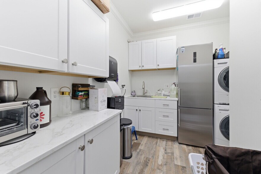 More Photos Of 181 Wind Chime Ct, Raleigh Office For Lease