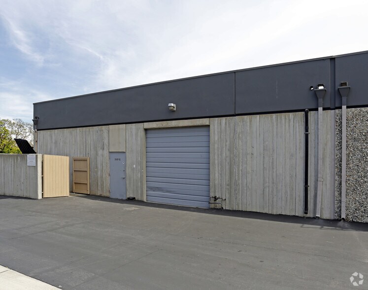 More Photos Of 3187 Airway Ave, Costa Mesa Light Manufacturing For Lease