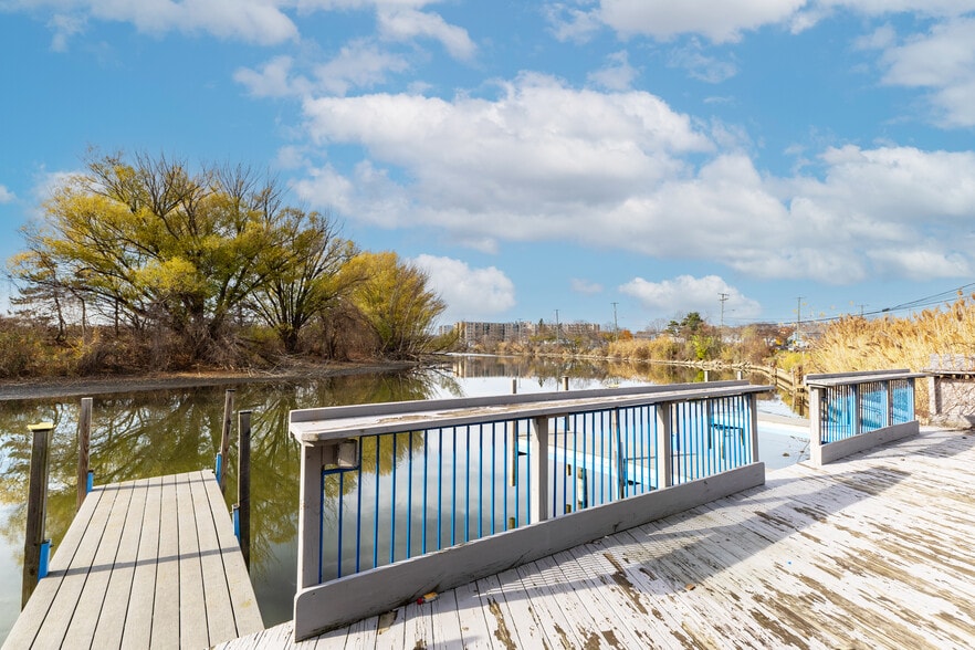 More Photos Of 240 N River Rd, Mount Clemens Freestanding For Sale