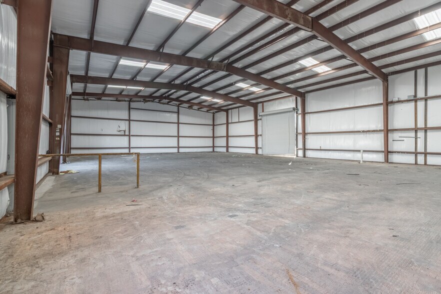 More Photos Of 7904 Irvington Blvd, Houston Warehouse For Sale