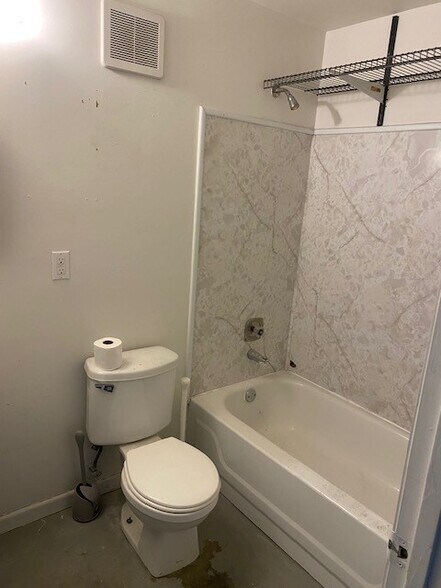 More Photos Of 1310 S Killian Dr, West Palm Beach Warehouse For Sale