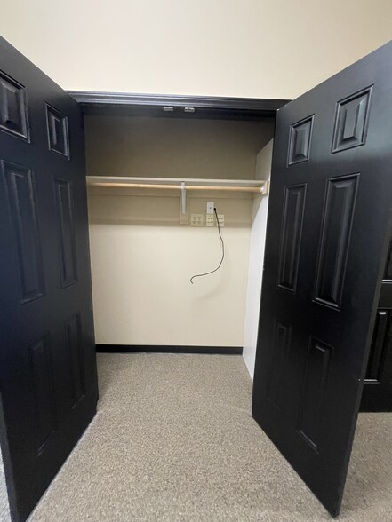 More Photos Of 2585 Eastwood Dr, Columbus Office For Lease