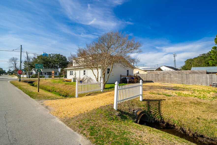 More Photos Of 1113 Lennoxville Rd, Beaufort Loft Creative Space For Sale