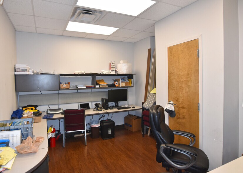 More Photos Of 650 Myatt Dr, Madison Warehouse For Lease