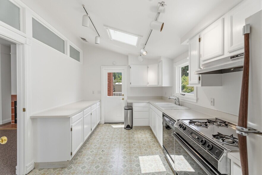 More Photos Of 499-503 Magnolia Ave, Larkspur Storefront Retail Residential For Sale