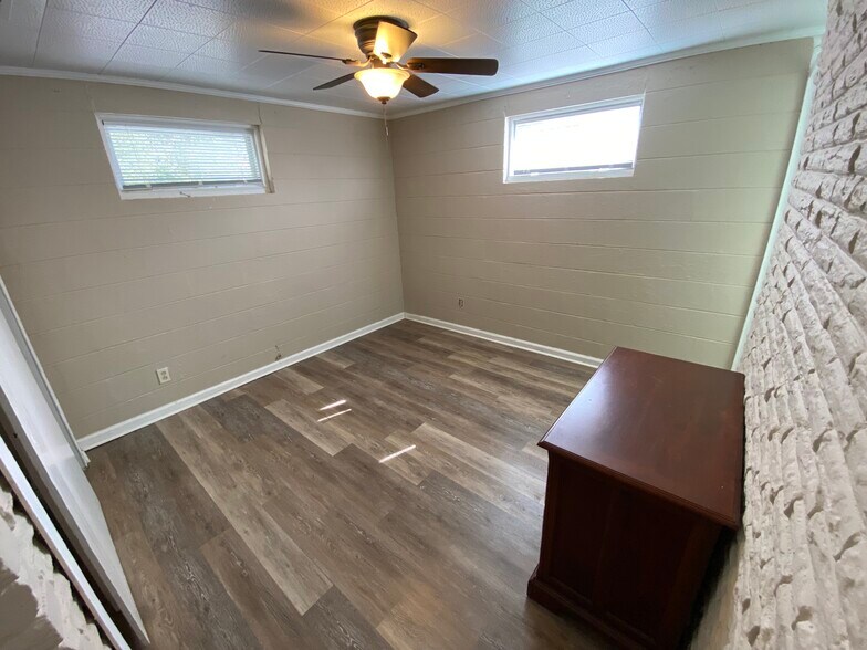 More Photos Of 702 McKinley Ave NE, Huntsville Office Residential For Sale